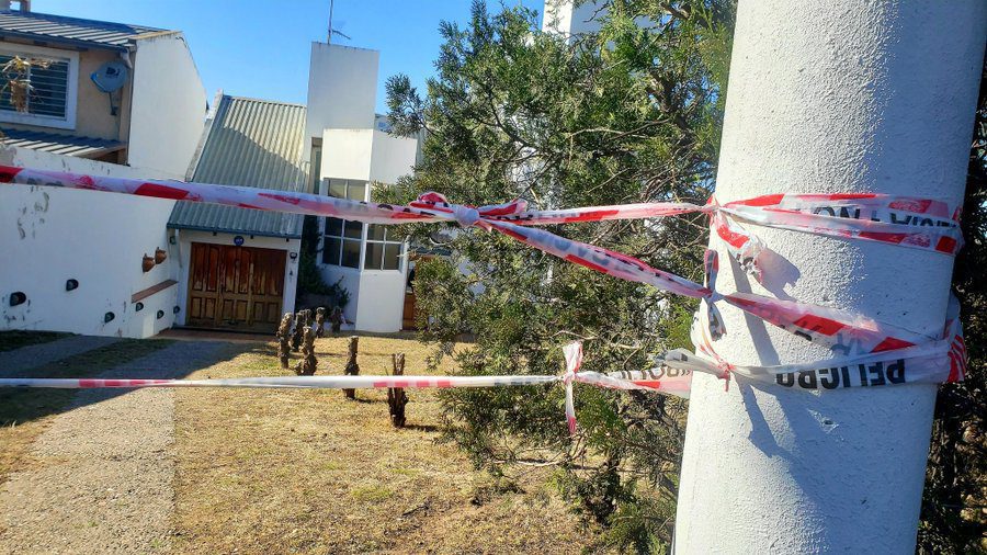 Abuelita mata al ladrón que golpeaba a su esposo