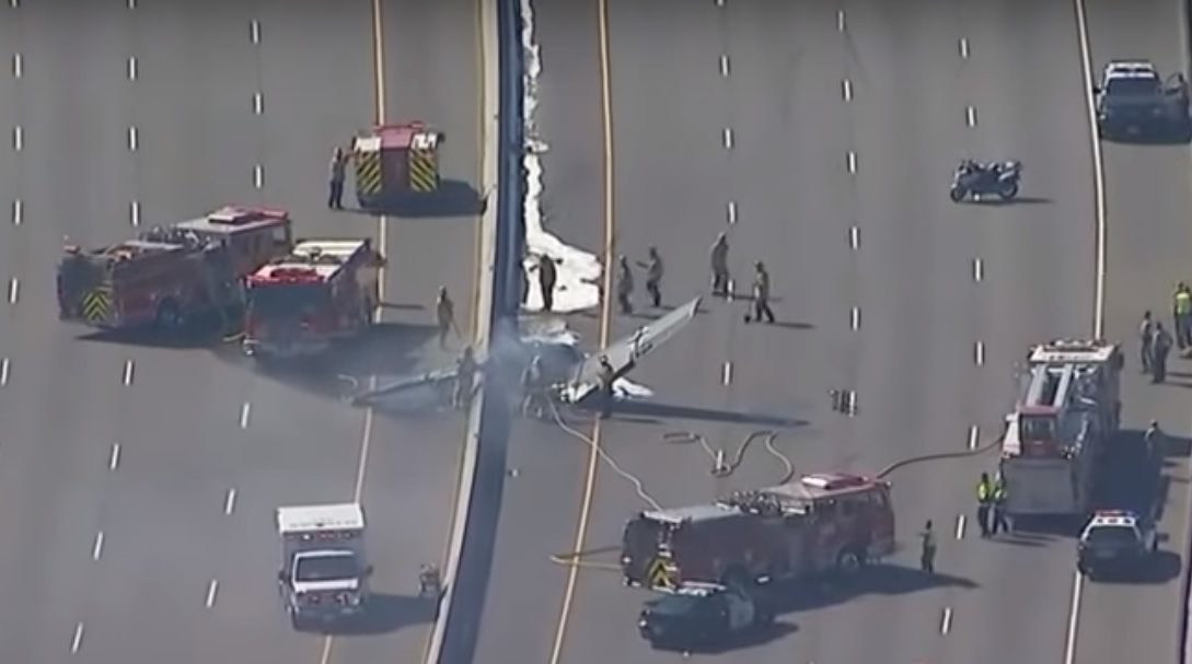 Avioneta explota durante aterrizaje de emergencia en autopista de California