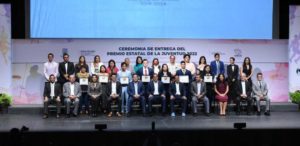 Cuauhtémoc Blanco entrega el Premio Estatal de la Juventud 2022