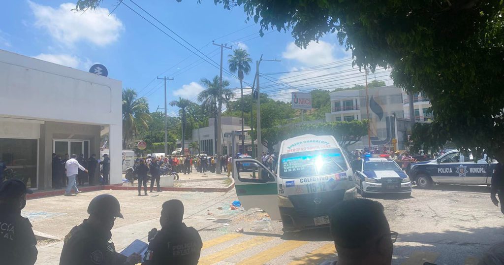 Choque de una combi en Tuxtla Gutiérrez deja dos pasajeros muertos
