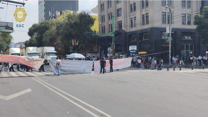 Cierre en Eje Central y colapso de la circulación en la zona centro de la CDMX