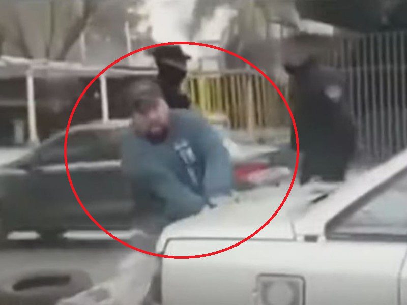 Destruye su auto para evitar ser llevado al corralón