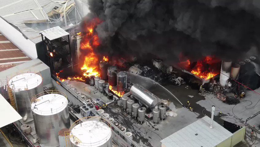 Incendio en bodega de Parque Industrial Mitras en NL