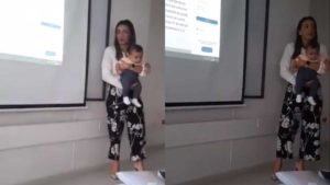 Maestra cuida al bebé de su alumna para que pueda poner atención a la clase #VIDEO