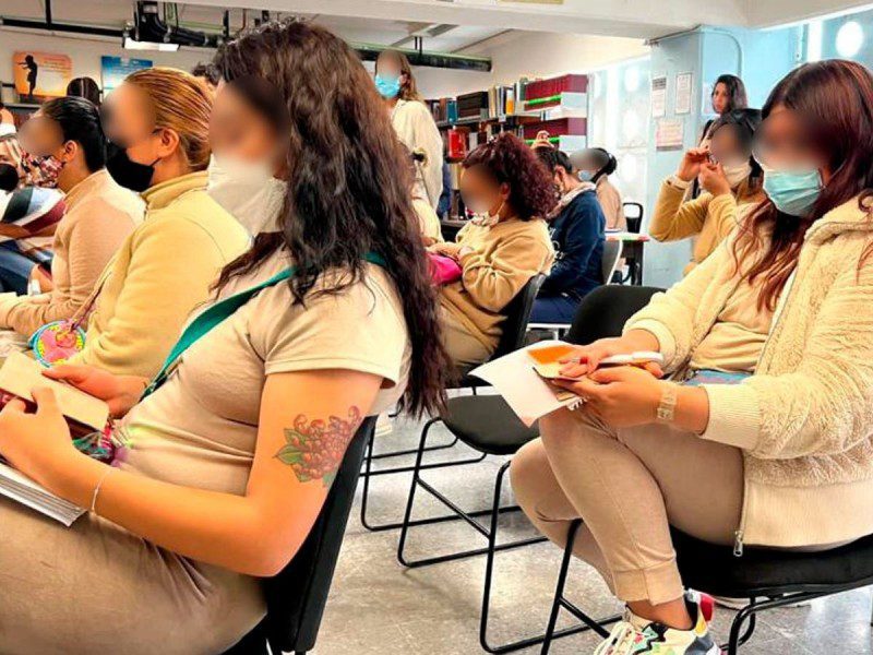 Penales de la CDMX reciben donación de más de nueve mil libros