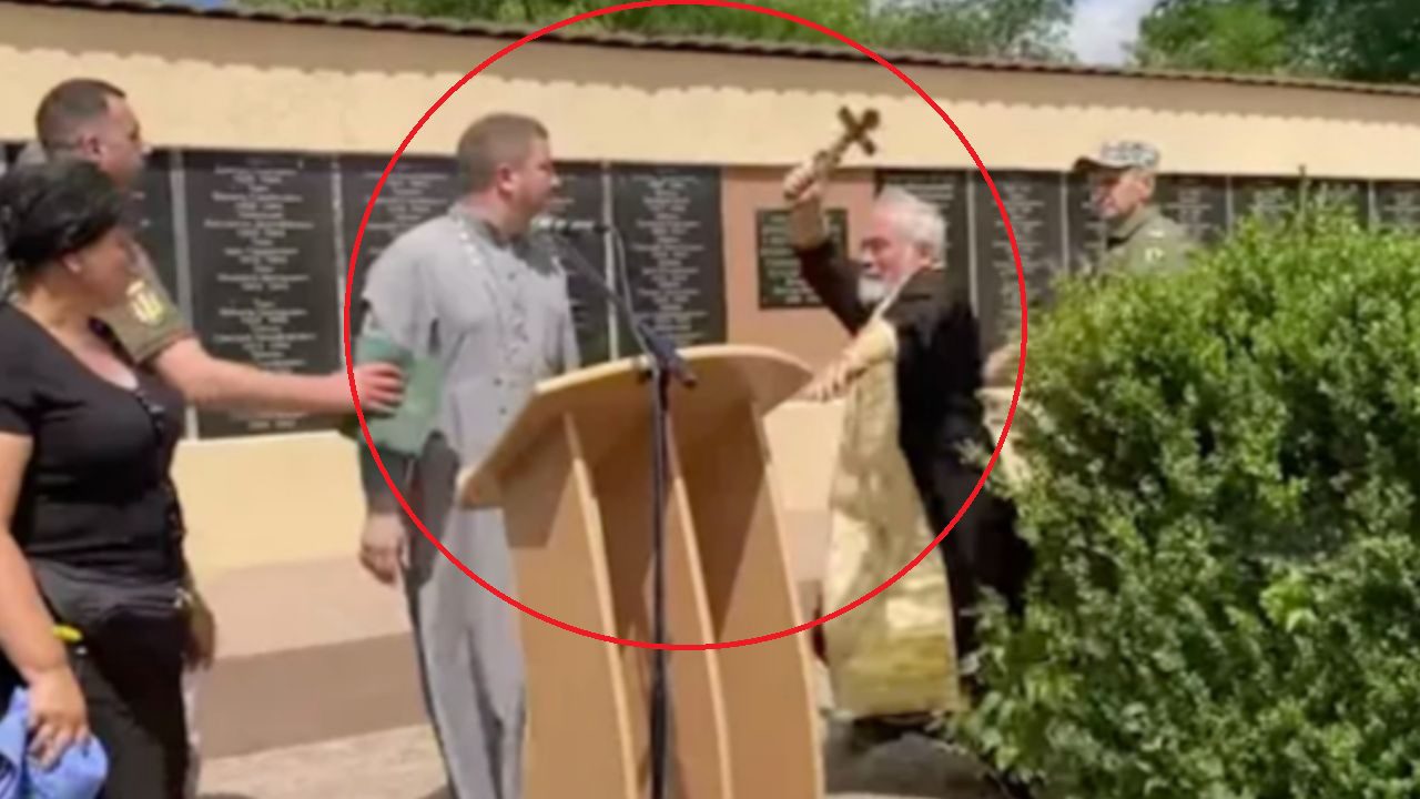 Sacerdotes de Ucrania y Rusia pelean a golpes en pleno funeral