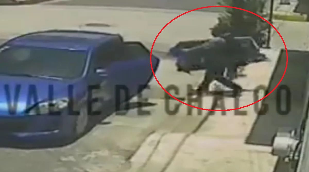 Sujetos se roban pantallas de una casa en Chalco