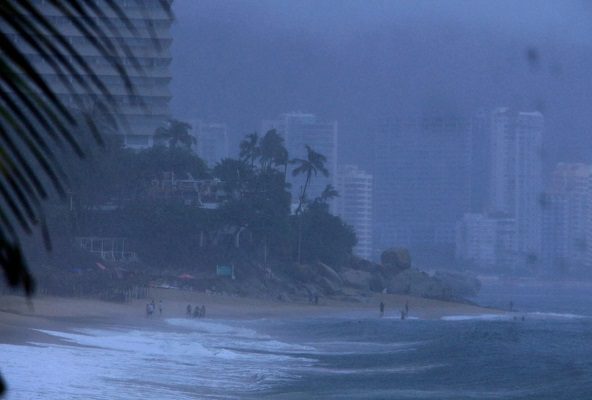 Suspenden clases 5 municipios de BCS ante lluvias por huracán Kay