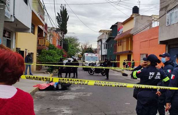 Matan a tiros a hombre en Neza mientras iba a dejar a su hijo a la escuela