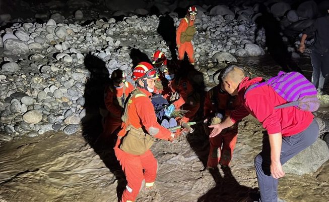 Suman 66 muertos por sismo de 6.8 grados en China