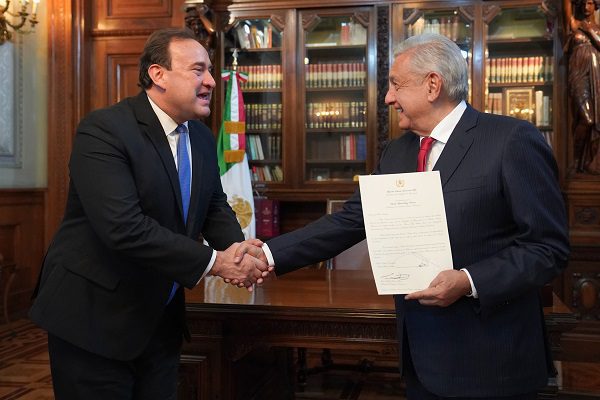 AMLO recibe cartas credenciales de embajadores de 6 países