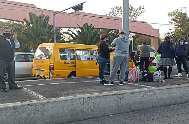Metrobús choca contra transporte escolar en la GAM