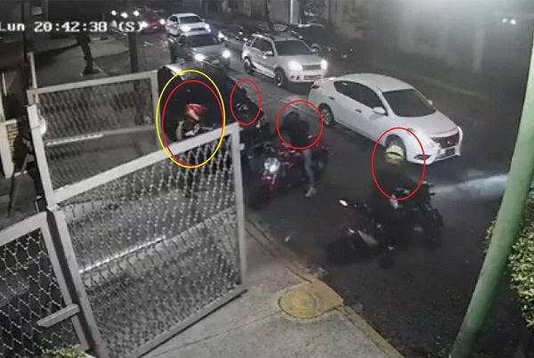 Roban moto y hasta el casco a motociclista en calles de Coyoacán #VIDEO