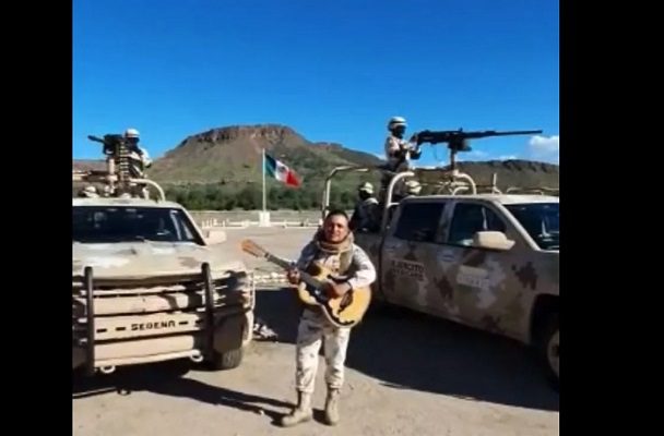 Soldado compone canción a compañero muerto en enfrentamiento con "Los Chapitos" #VIDEO