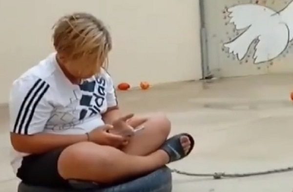 Niño lleva pastel a escuela para celebrar su cumpleaños y compañeros le hacen bullying