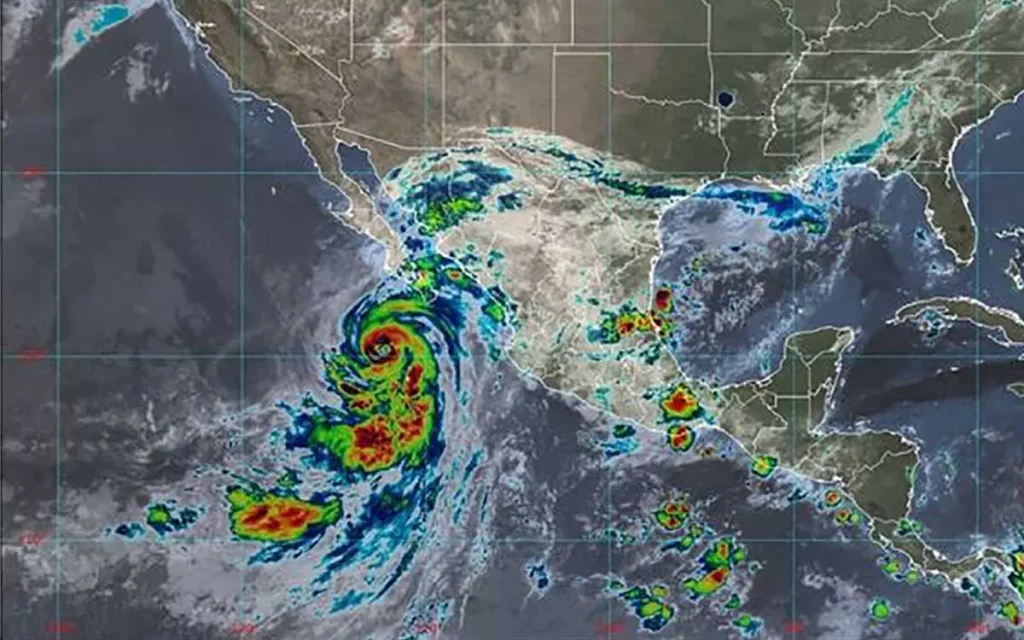 Suspenden clases en BCS y Sinaloa ante el paso del huracán 'Kay'