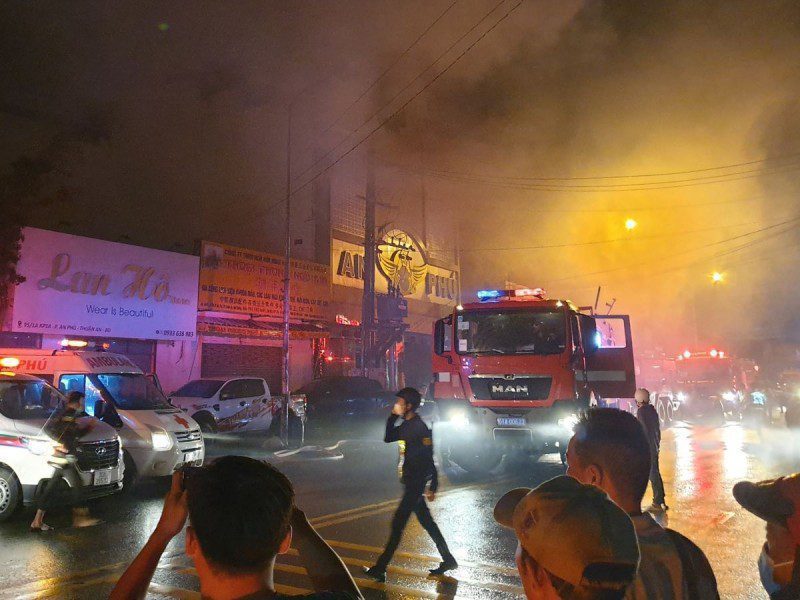 Al menos 32 muertos tras incendio en un karaoke en Vietnam #VIDEO