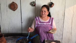 Doña Ángela ya supera a chefs como Gordon Ramsey con su canal ‘De mi rancho a tu cocina’