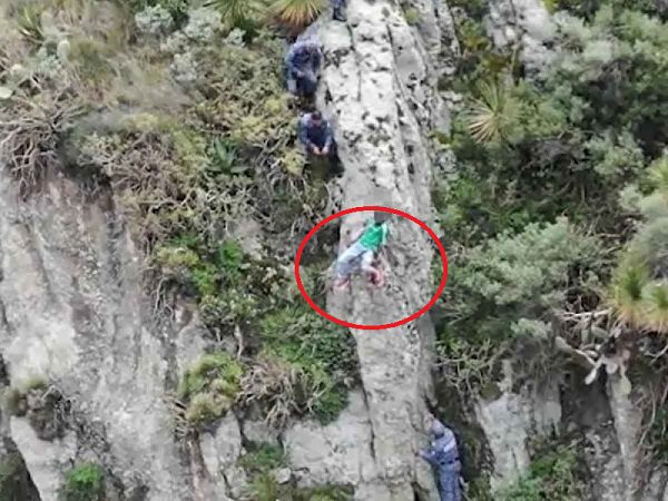 Robacoches en Hidalgo queda atrapado en acantilado tras ser perseguido #VIDEO