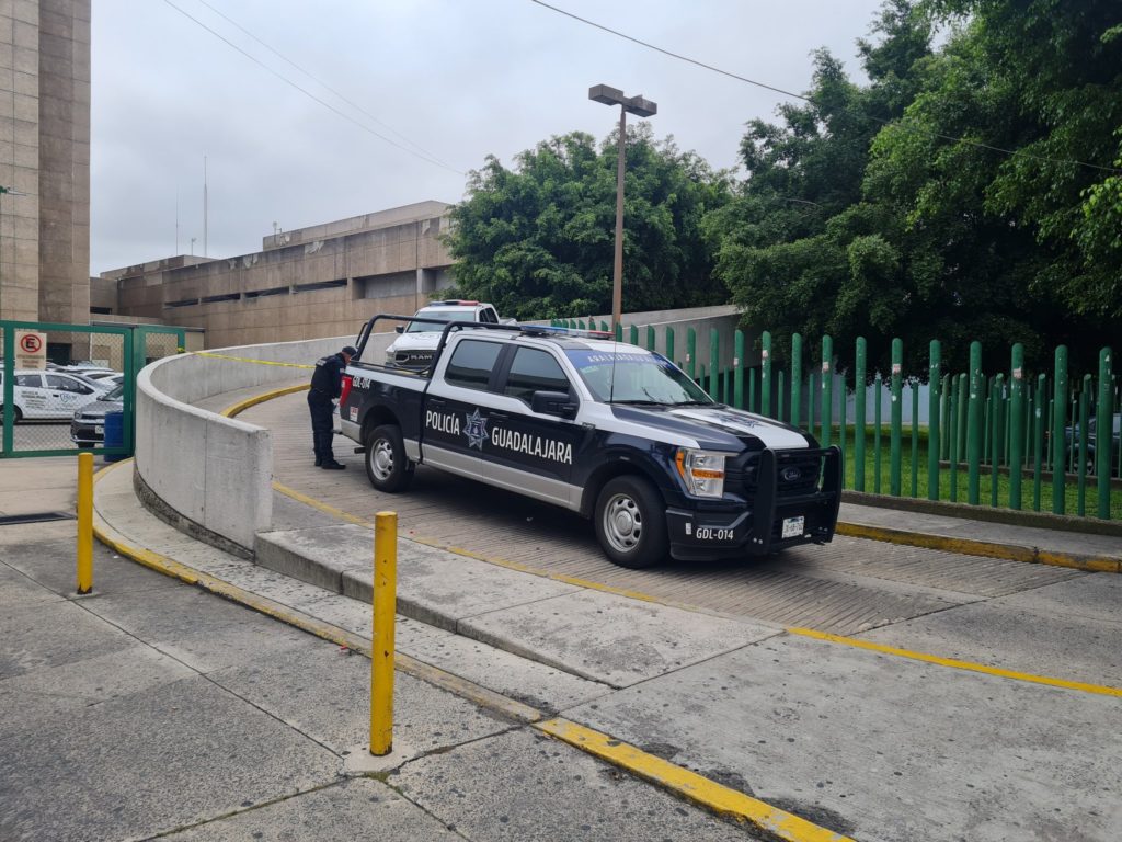 Tras negarle la atención, hombre muere al salir de clínica del IMSS en Guadalajara