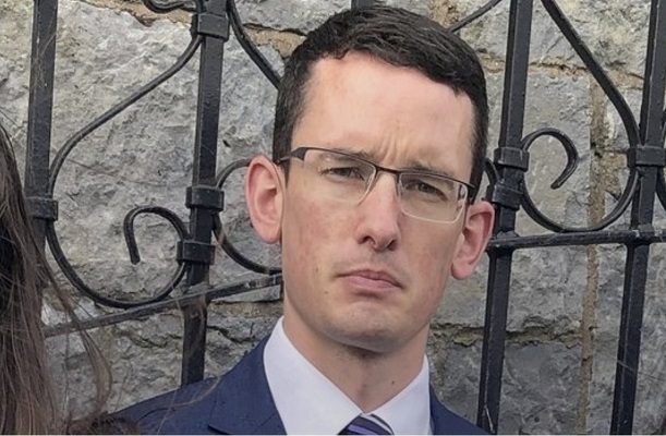 Profesor irlandés es arrestado por no usar pronombres inclusivos