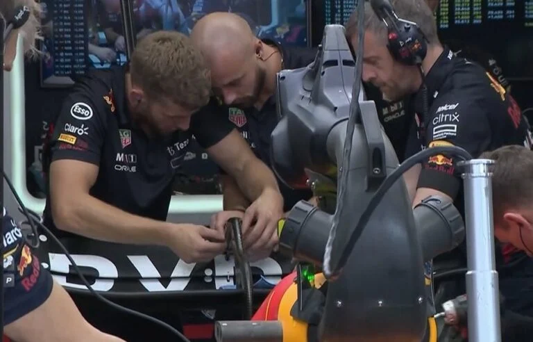 Checo Pérez recibe penalización de 10 posiciones en el Gran Premio de Monza