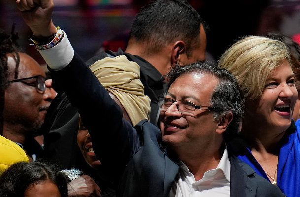 Critican a Petro por decir que "revivió Pinochet" al comentar plebiscito en Chile