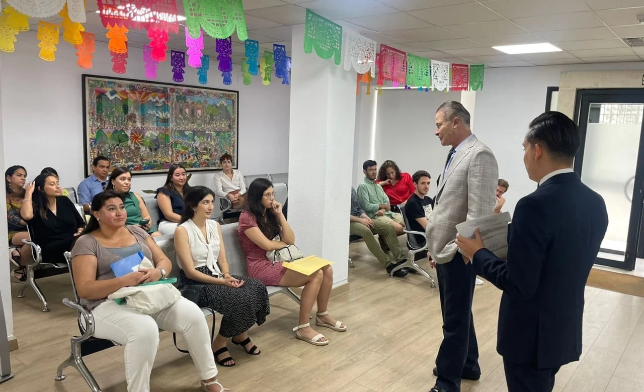 Mexicanos en España ya pueden recibir constancias federales de antecedentes penales