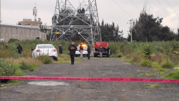 Localizan 3 cuerpos en un terreno baldío de la Central de Abastos