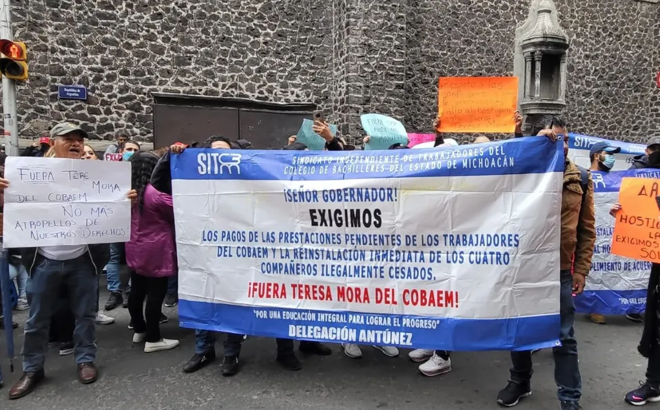 Maestros de Colegio de Bachilleres de Michoacán frente a SEP en la CDMX