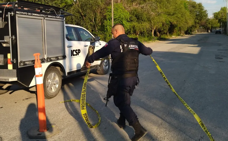 Secundaria en NL suspende clases tras hallazgo de bolsas con presuntos restos humanos