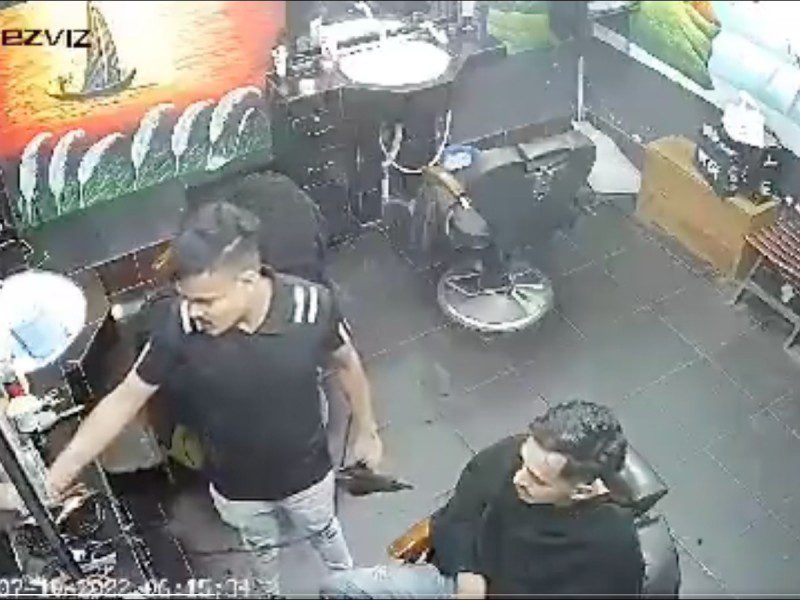 Jóvenes mueren calcinados tras explosión de secadora dentro de barbería #VIDEO