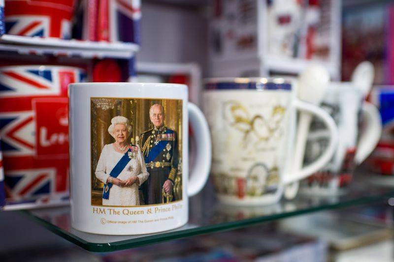 Se disparan los precios de los 'souvenirs' de la reina Isabel II tras su muerte