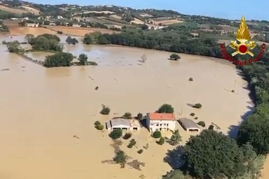 Al menos 10 muertos en Italia tras inundaciones por fuertes lluvias