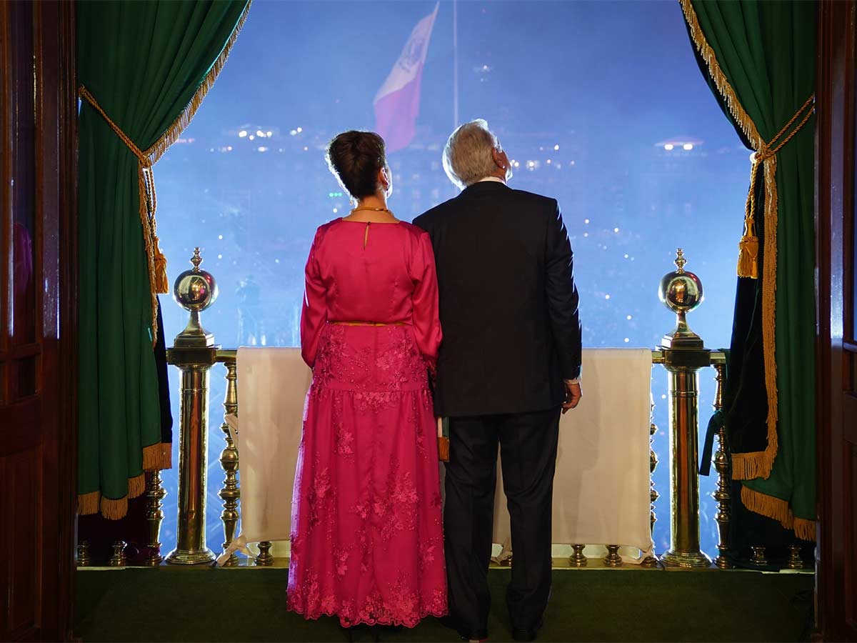 El vestido de Gutiérrez Müller durante el Grito se vuelve tendencia en redes sociales