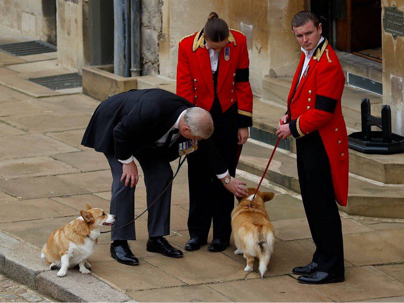 Llegan al Castillo de Windsor los restos de la reina Isabel II