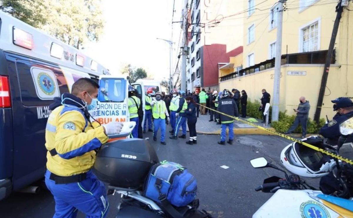 Sujeto intenta atropellar a exnovia afuera de un bar en Coyoacán #VIDEO