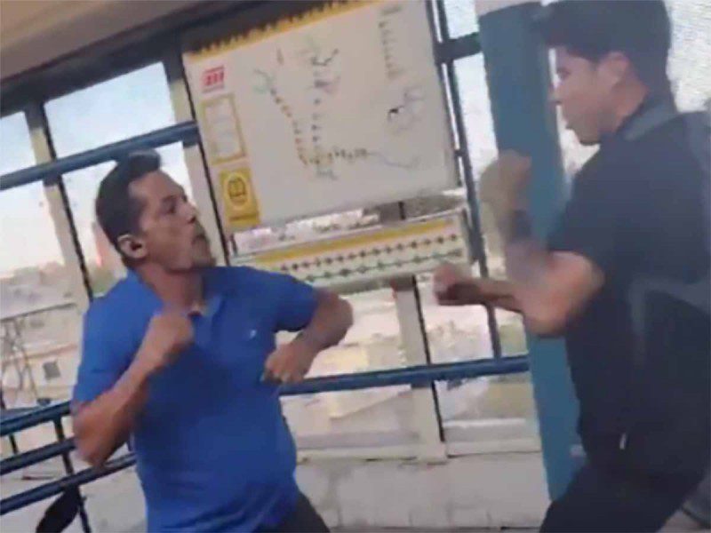 Dos hombres protagonizan pelea a golpes en Metro de Monterrey #VIDEO