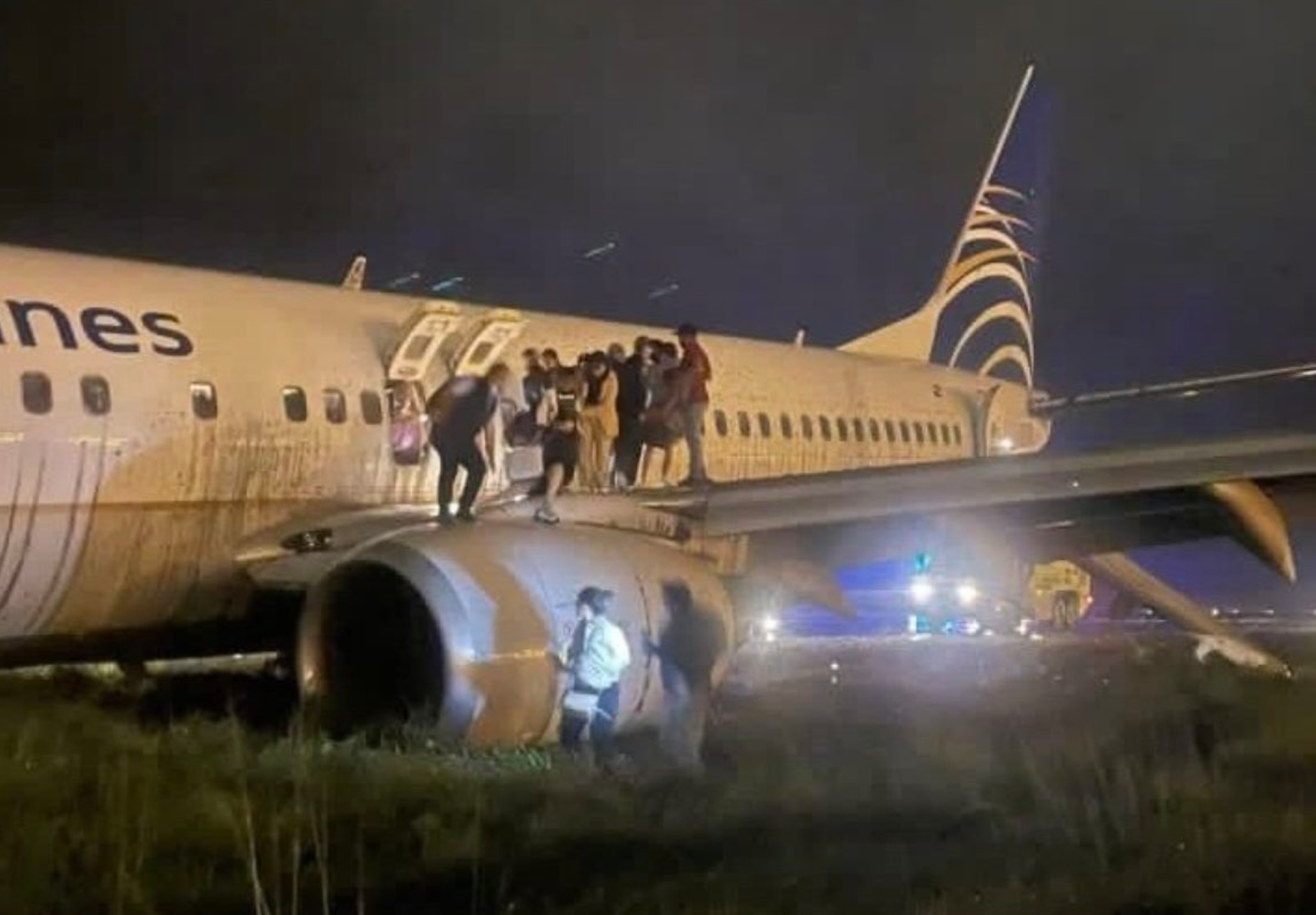 Avión proveniente del AICM se sale de la pista al aterrizar en Panamá