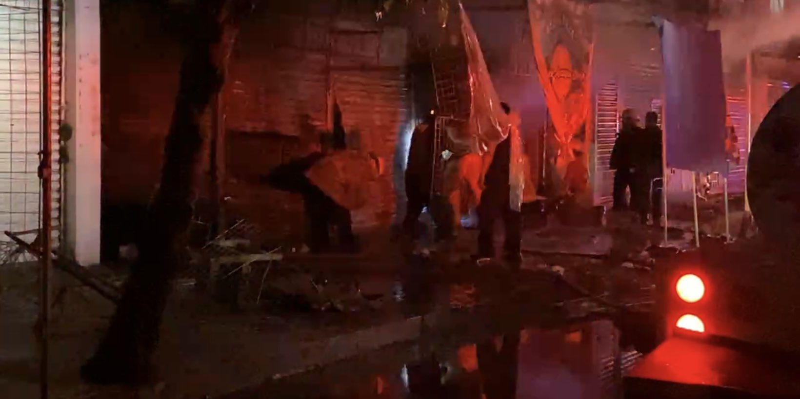 Grupo armado incendia locales del mercado central de Acapulco