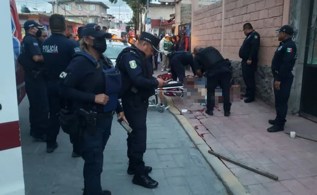 Vecinos de Ecatepec linchan a dos ladrones de transporte público en plena calle