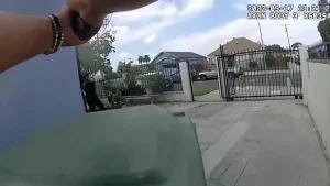 Policías en Los Ángeles abaten a joven de 19 años por apuntarles con arma de juguete #VIDEO