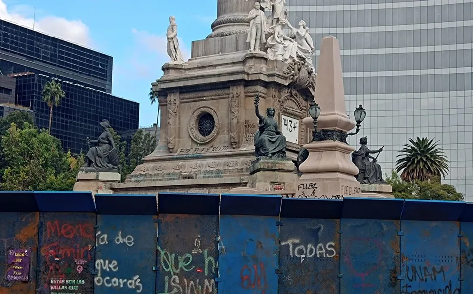 Ángel de la Independencia y Palacio Nacional cercados tras marcha por caso Ayotzinapa