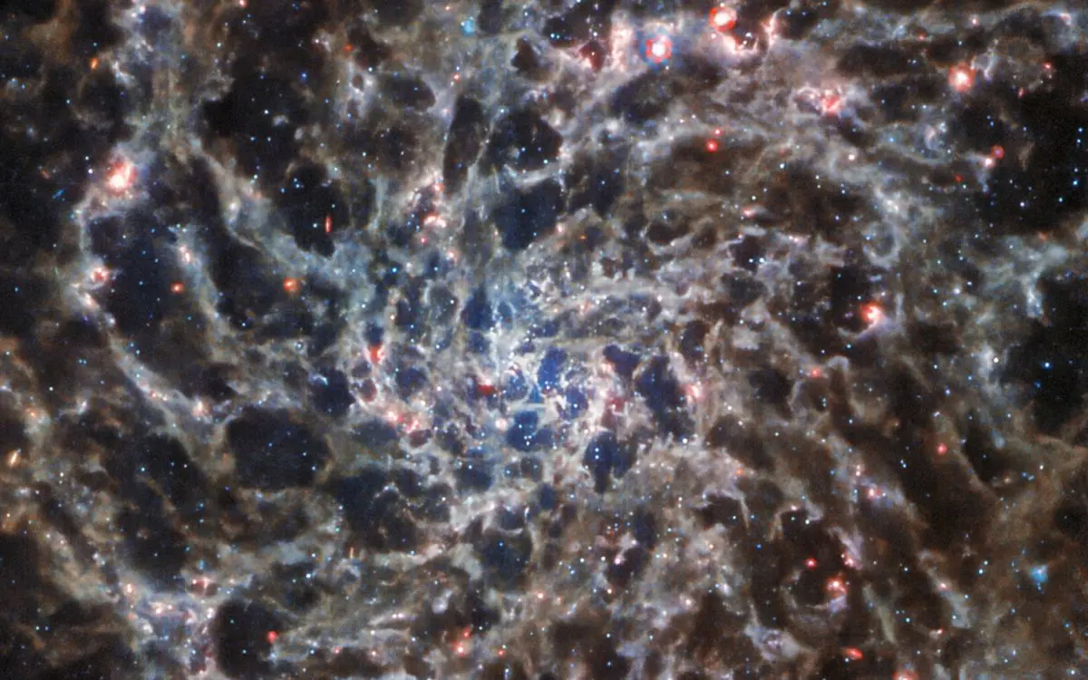 El telescopio James Webb sorprende con los 'huesos' de la galaxia IC 5332
