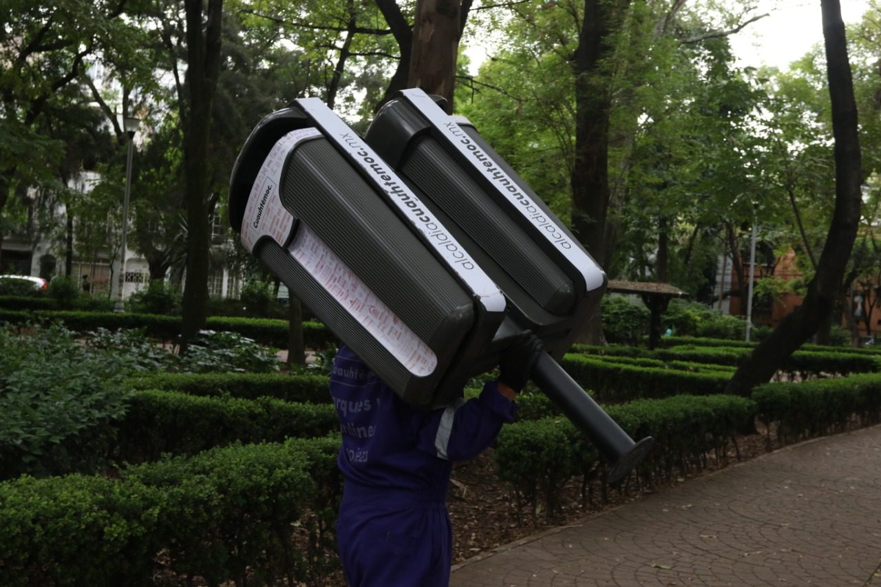 Congreso CDMX aprueba que parques tengan contenedores para desechos de mascotas