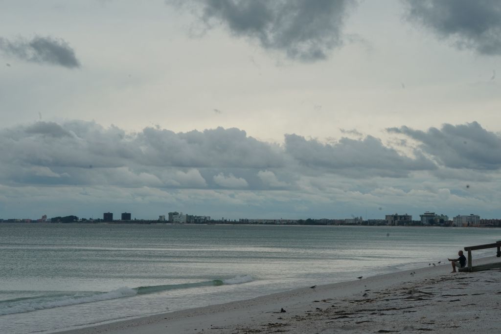 El huracán 'Ian' toca tierra en Florida; se esperan vientos, marejadas e inundaciones