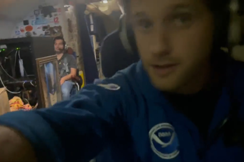 “El vuelo más duro de mi carrera”: Cazador de huracanes vuela al centro de 'Ian' #VIDEO