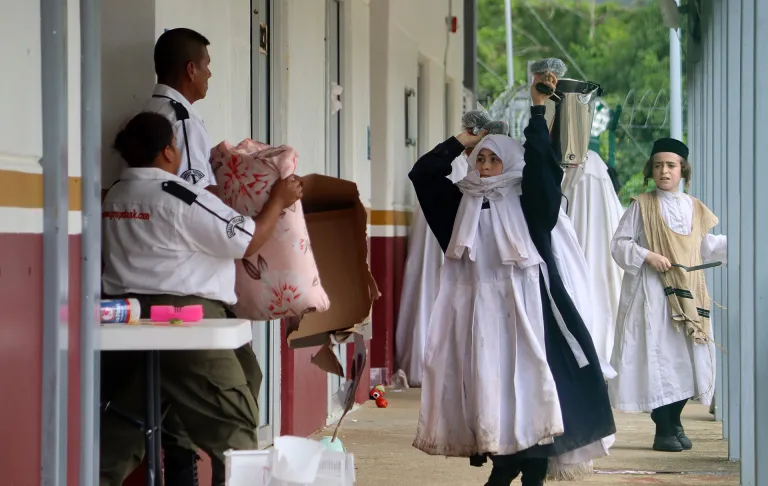 Migrantes judíos rescatados del culto extremista se amotinan en centro para la familia en Chiapas