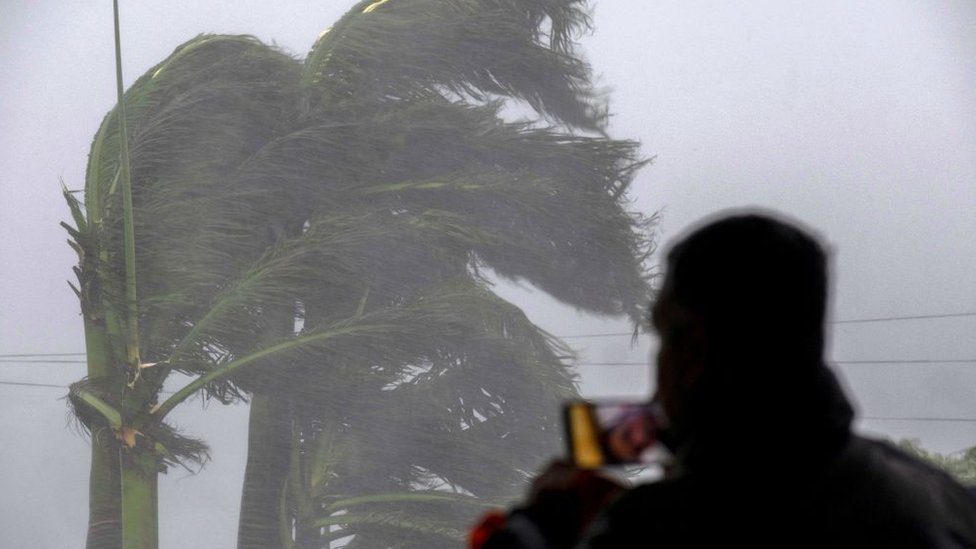 Dos muertes y múltiples daños tras paso de 'Ian' en Florida