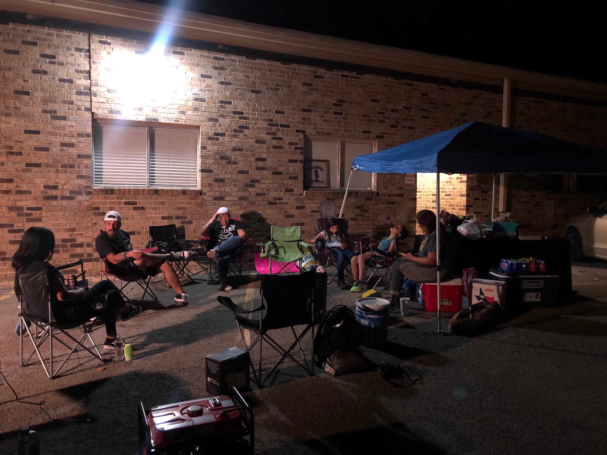 Familiares de niños asesinados en Uvalde acampan por el rumbo de las investigaciones